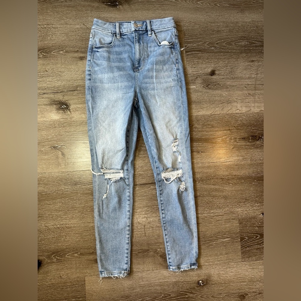 Women American Eagle Outfitters Light Blue Distressed Skinny Jeans size 2